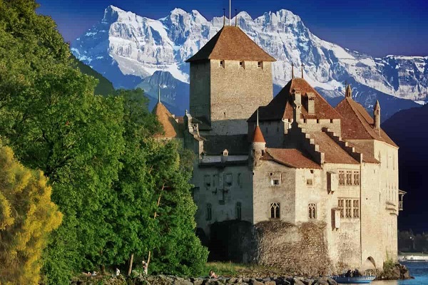 Poznáš hrad Chillon? Navštív ho pri pobyte vo Švajčiarsku!