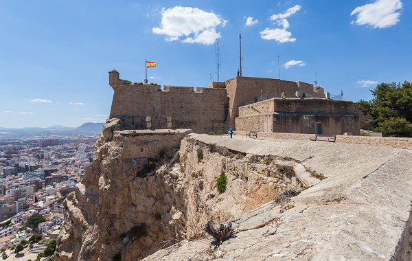 Hrad Santa Bárbara v Alicante: Poklad na vrchole hory Benacantil